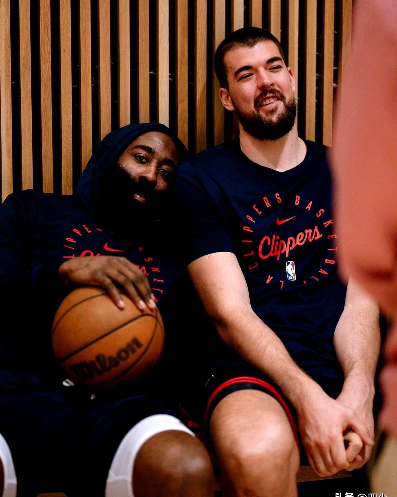 克里夫兰骑士发布备战花絮,集结日篮板制胜,意大利杯任务艰巨,资深球员宣示担当的简单介绍 克里夫兰骑士发布备战花絮,集结日篮板制胜,意大利杯任务艰巨,资深球员宣示担当的简单介绍